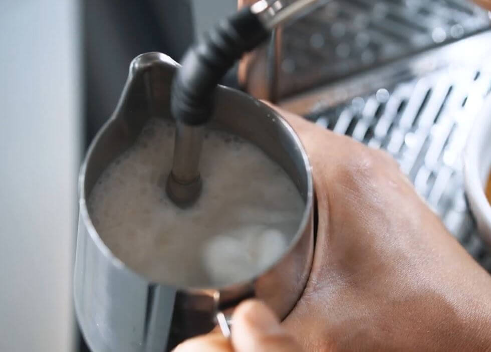 Espresso Zubereitung Milch schäumen